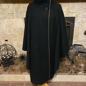 Black Wool Cape w/Pockets!